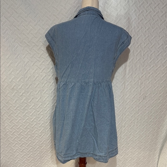 Denim Sleeveless Dress With Pockets - Picture 2 of 2